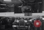 Image ligne d'assemblage automobile Ford United States USA, 1930, de la seconde 53 séquences d'archives historiques vidéo 65675036563