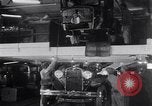Image ligne d'assemblage automobile Ford United States USA, 1930, de la seconde 58 séquences d'archives historiques vidéo 65675036563