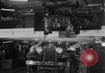 Image ligne d'assemblage automobile Ford United States USA, 1930, de la seconde 61 séquences d'archives historiques vidéo 65675036563