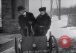 Immagine di Henry Ford e sua moglie United States USA, 1927, secondo 4 filmato di repertorio 65675036565