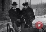 Immagine di Henry Ford e sua moglie United States USA, 1927, secondo 5 filmato di repertorio 65675036565