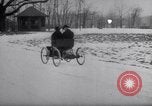 Immagine di Henry Ford e sua moglie United States USA, 1927, secondo 13 filmato di repertorio 65675036565