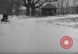 Immagine di Henry Ford e sua moglie United States USA, 1927, secondo 17 filmato di repertorio 65675036565
