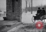 Immagine di Henry Ford e sua moglie United States USA, 1927, secondo 19 filmato di repertorio 65675036565