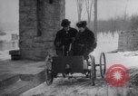 Immagine di Henry Ford e sua moglie United States USA, 1927, secondo 23 filmato di repertorio 65675036565