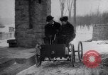 Immagine di Henry Ford e sua moglie United States USA, 1927, secondo 24 filmato di repertorio 65675036565