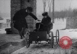 Immagine di Henry Ford e sua moglie United States USA, 1927, secondo 28 filmato di repertorio 65675036565