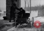 Immagine di Henry Ford e sua moglie United States USA, 1927, secondo 35 filmato di repertorio 65675036565