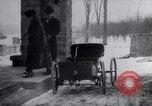 Immagine di Henry Ford e sua moglie United States USA, 1927, secondo 37 filmato di repertorio 65675036565