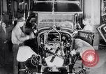 Standbild Geschichte der Studebaker Automobilherstellung South Bend Indiana USA, 1925, aus Sekunde 5 historischem Filmmaterial Videoclip 65675036570