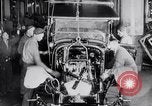 Standbild Geschichte der Studebaker Automobilherstellung South Bend Indiana USA, 1925, aus Sekunde 6 historischem Filmmaterial Videoclip 65675036570