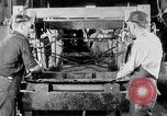 Standbild Geschichte der Studebaker Automobilherstellung South Bend Indiana USA, 1925, aus Sekunde 16 historischem Filmmaterial Videoclip 65675036570