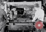 Standbild Geschichte der Studebaker Automobilherstellung South Bend Indiana USA, 1925, aus Sekunde 17 historischem Filmmaterial Videoclip 65675036570