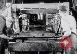 Standbild Geschichte der Studebaker Automobilherstellung South Bend Indiana USA, 1925, aus Sekunde 21 historischem Filmmaterial Videoclip 65675036570