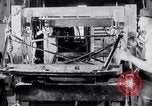 Standbild Geschichte der Studebaker Automobilherstellung South Bend Indiana USA, 1925, aus Sekunde 22 historischem Filmmaterial Videoclip 65675036570