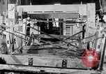 Standbild Geschichte der Studebaker Automobilherstellung South Bend Indiana USA, 1925, aus Sekunde 25 historischem Filmmaterial Videoclip 65675036570