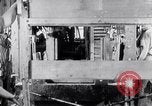 Standbild Geschichte der Studebaker Automobilherstellung South Bend Indiana USA, 1925, aus Sekunde 27 historischem Filmmaterial Videoclip 65675036570