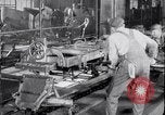 Standbild Geschichte der Studebaker Automobilherstellung South Bend Indiana USA, 1925, aus Sekunde 36 historischem Filmmaterial Videoclip 65675036570