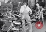 Standbild Geschichte der Studebaker Automobilherstellung South Bend Indiana USA, 1925, aus Sekunde 38 historischem Filmmaterial Videoclip 65675036570