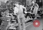 Standbild Geschichte der Studebaker Automobilherstellung South Bend Indiana USA, 1925, aus Sekunde 40 historischem Filmmaterial Videoclip 65675036570