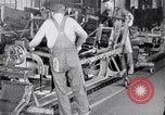 Standbild Geschichte der Studebaker Automobilherstellung South Bend Indiana USA, 1925, aus Sekunde 42 historischem Filmmaterial Videoclip 65675036570