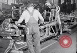 Standbild Geschichte der Studebaker Automobilherstellung South Bend Indiana USA, 1925, aus Sekunde 43 historischem Filmmaterial Videoclip 65675036570