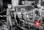 Standbild Geschichte der Studebaker Automobilherstellung South Bend Indiana USA, 1925, aus Sekunde 49 historischem Filmmaterial Videoclip 65675036570
