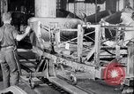 Standbild Geschichte der Studebaker Automobilherstellung South Bend Indiana USA, 1925, aus Sekunde 56 historischem Filmmaterial Videoclip 65675036570