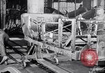 Standbild Geschichte der Studebaker Automobilherstellung South Bend Indiana USA, 1925, aus Sekunde 57 historischem Filmmaterial Videoclip 65675036570
