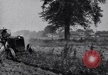Immagine di L'uomo aziona il trattore United States USA, 1926, secondo 11 filmato di repertorio 65675036592