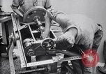 Image Assemblage du moteur Dodge Maryland United States USA, 1919, de la seconde 25 séquences d'archives historiques vidéo 65675036607