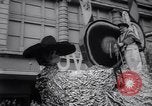 Image Mardi Gras traditionnels New Orleans Louisiana USA, 1964, de la seconde 42 séquences d'archives historiques vidéo 65675036631