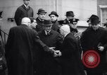 Standbild US-Präsident Lyndon Johnson besucht die Beerdigung von NY Mayor's Frau New York United States USA, 1964, aus Sekunde 17 historischem Filmmaterial Videoclip 65675036634