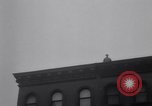Standbild US-Präsident Lyndon Johnson besucht die Beerdigung von NY Mayor's Frau New York United States USA, 1964, aus Sekunde 19 historischem Filmmaterial Videoclip 65675036634
