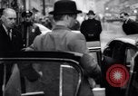 Standbild US-Präsident Lyndon Johnson besucht die Beerdigung von NY Mayor's Frau New York United States USA, 1964, aus Sekunde 20 historischem Filmmaterial Videoclip 65675036634