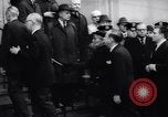 Standbild US-Präsident Lyndon Johnson besucht die Beerdigung von NY Mayor's Frau New York United States USA, 1964, aus Sekunde 41 historischem Filmmaterial Videoclip 65675036634
