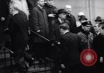 Standbild US-Präsident Lyndon Johnson besucht die Beerdigung von NY Mayor's Frau New York United States USA, 1964, aus Sekunde 42 historischem Filmmaterial Videoclip 65675036634