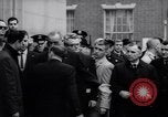 Standbild US-Präsident Lyndon Johnson besucht die Beerdigung von NY Mayor's Frau New York United States USA, 1964, aus Sekunde 54 historischem Filmmaterial Videoclip 65675036634