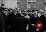 Standbild US-Präsident Lyndon Johnson besucht die Beerdigung von NY Mayor's Frau New York United States USA, 1964, aus Sekunde 55 historischem Filmmaterial Videoclip 65675036634