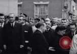 Standbild US-Präsident Lyndon Johnson besucht die Beerdigung von NY Mayor's Frau New York United States USA, 1964, aus Sekunde 58 historischem Filmmaterial Videoclip 65675036634
