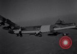 Standbild beschädigt B-52 Flugzeug landet sicher Blytheville Arkansas USA, 1964, aus Sekunde 7 historischem Filmmaterial Videoclip 65675036635