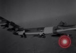Standbild beschädigt B-52 Flugzeug landet sicher Blytheville Arkansas USA, 1964, aus Sekunde 9 historischem Filmmaterial Videoclip 65675036635