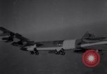 Standbild beschädigt B-52 Flugzeug landet sicher Blytheville Arkansas USA, 1964, aus Sekunde 10 historischem Filmmaterial Videoclip 65675036635
