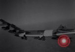 Standbild beschädigt B-52 Flugzeug landet sicher Blytheville Arkansas USA, 1964, aus Sekunde 11 historischem Filmmaterial Videoclip 65675036635