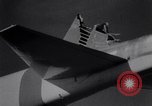 Standbild beschädigt B-52 Flugzeug landet sicher Blytheville Arkansas USA, 1964, aus Sekunde 15 historischem Filmmaterial Videoclip 65675036635