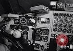 Standbild beschädigt B-52 Flugzeug landet sicher Blytheville Arkansas USA, 1964, aus Sekunde 24 historischem Filmmaterial Videoclip 65675036635