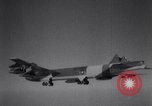 Standbild beschädigt B-52 Flugzeug landet sicher Blytheville Arkansas USA, 1964, aus Sekunde 28 historischem Filmmaterial Videoclip 65675036635