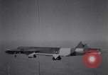 Standbild beschädigt B-52 Flugzeug landet sicher Blytheville Arkansas USA, 1964, aus Sekunde 30 historischem Filmmaterial Videoclip 65675036635