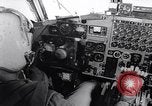 Standbild beschädigt B-52 Flugzeug landet sicher Blytheville Arkansas USA, 1964, aus Sekunde 31 historischem Filmmaterial Videoclip 65675036635