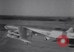 Standbild beschädigt B-52 Flugzeug landet sicher Blytheville Arkansas USA, 1964, aus Sekunde 36 historischem Filmmaterial Videoclip 65675036635